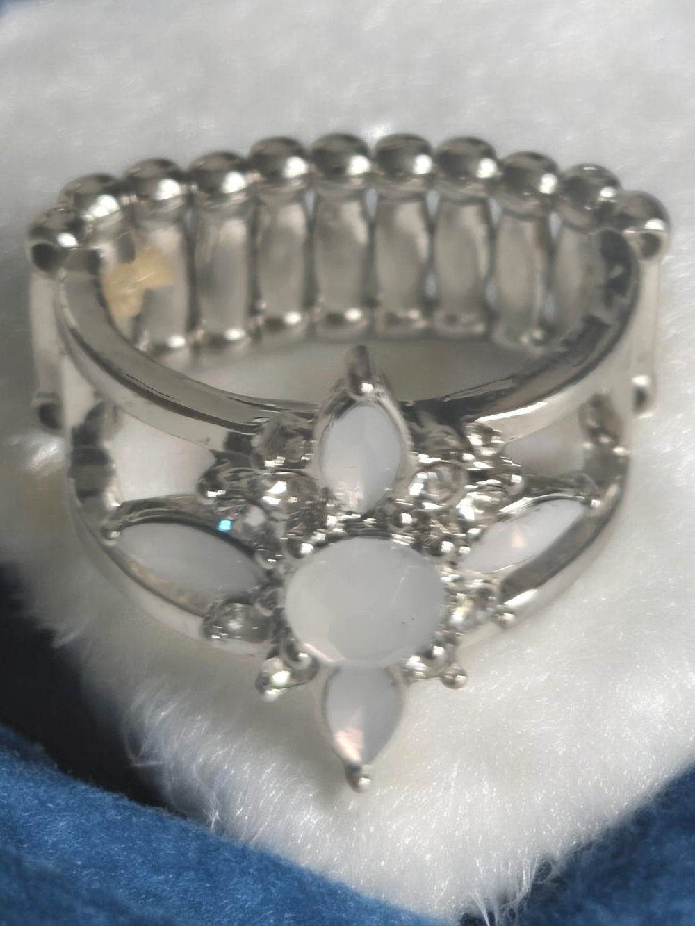 paparazzi Silver Floral White Cabochon Stretch Ring